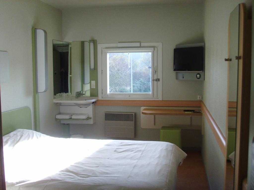 Ibis Budget L'Isle Adam Room photo